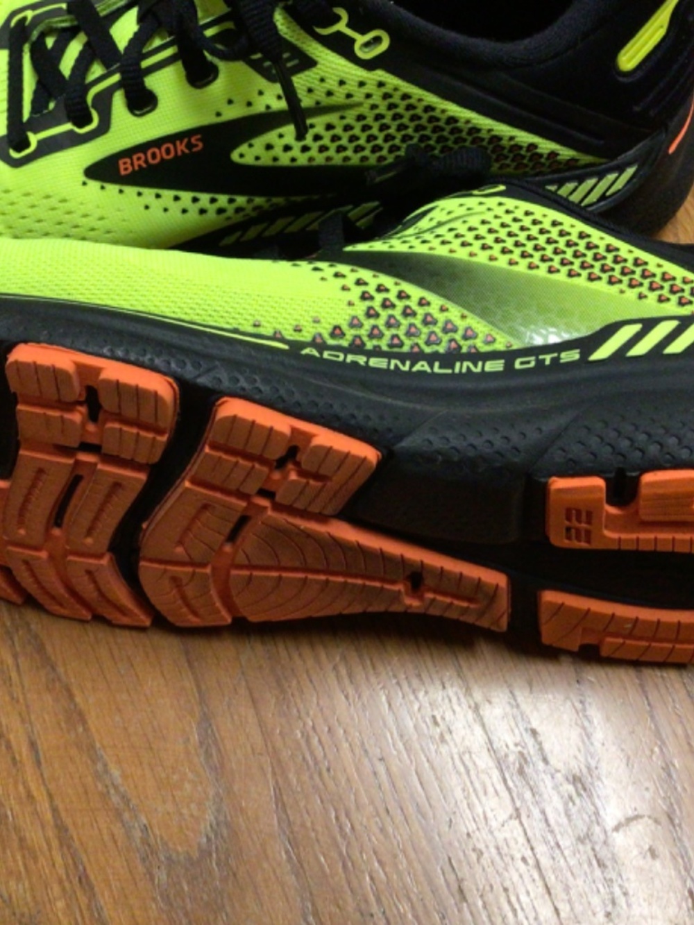 Gently worn Men’s Brooks Adrenaline GTS 22 Size 9.5 - Picture 5 of 7
